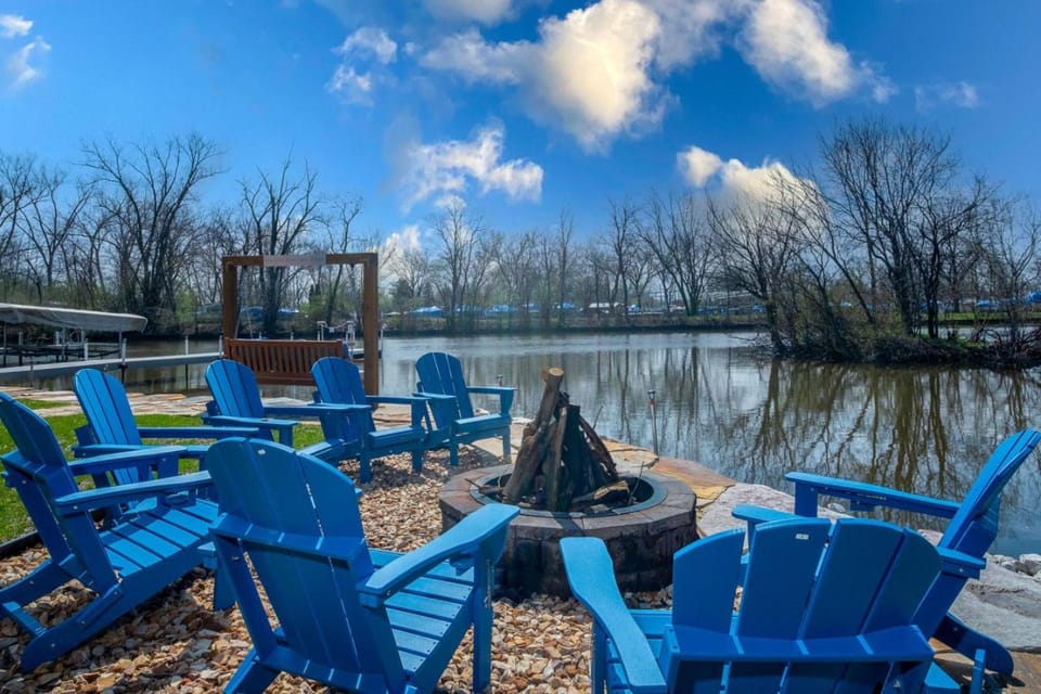 The Whispering Willow Sactuary on the Chain O Lakes House in Fox Lake