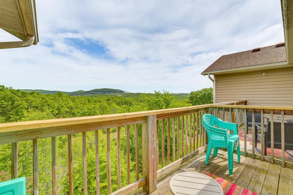 3 Mi to Branson Strip: 2-Unit Gem w/ Pool Access! House in Branson