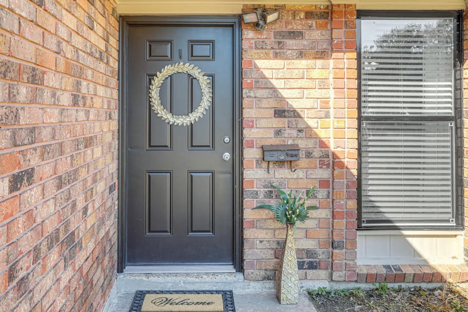 Tiger Town Retreat: Spacious 3-Home Retreat! House in Baton Rouge