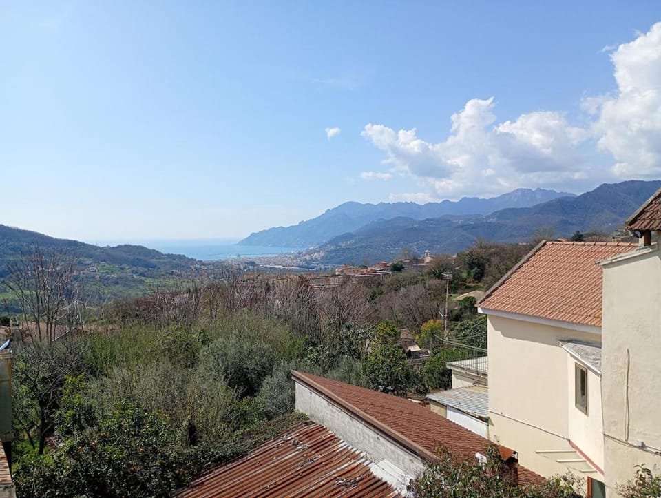 Sea, Mountains, Amalfi Coast & Wifi - Sotto La Stella Apartment in Salerno