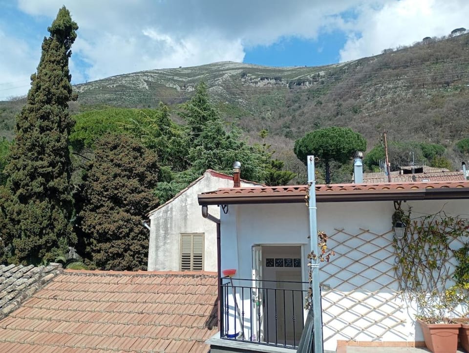 Sea, Mountains, Amalfi Coast & Wifi - Sotto La Stella Apartment in Salerno