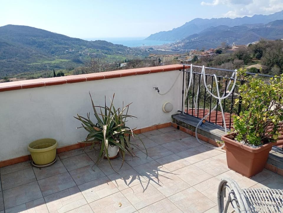 Sea, Mountains, Amalfi Coast & Wifi - Sotto La Stella Apartment in Salerno