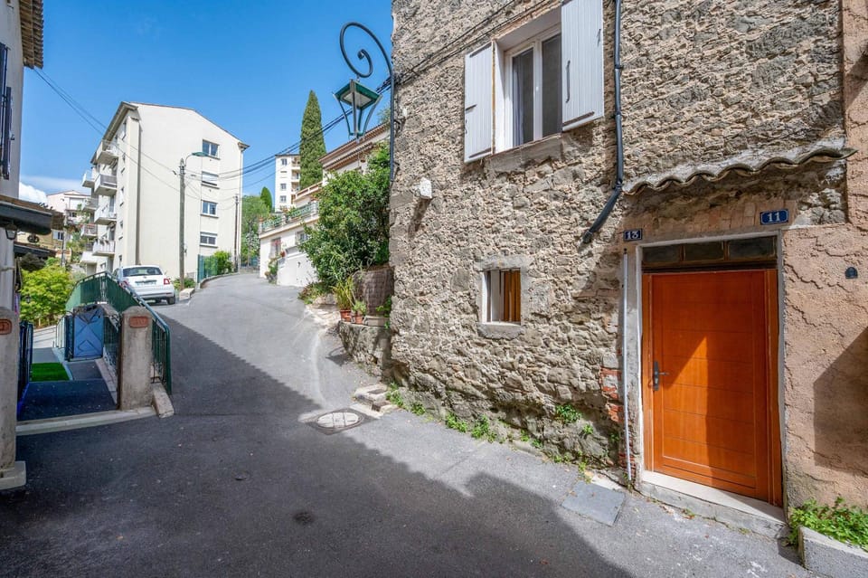 Studio cosy Les Roches - centre village Apartment in Cagnes-sur-Mer