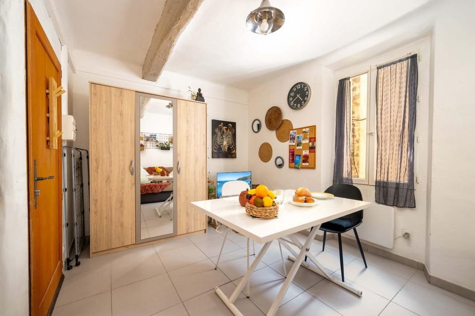Studio cosy Les Roches - centre village Apartment in Cagnes-sur-Mer