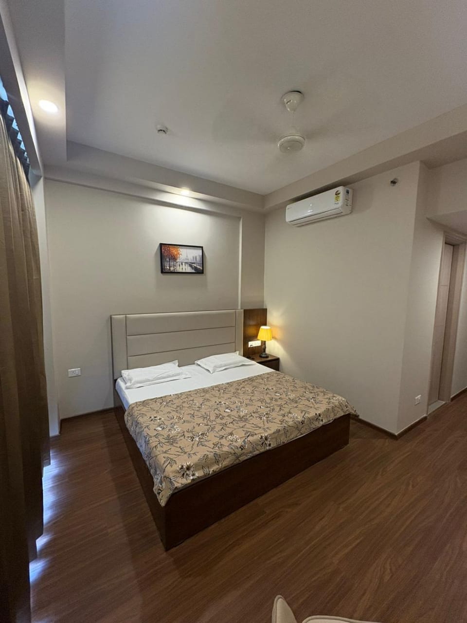 tha minimalist stay Apartment in Uttar Pradesh