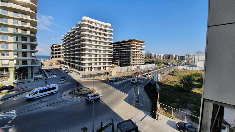 Premium Lakeside Apartament Building Stefan Apartment in Constanta