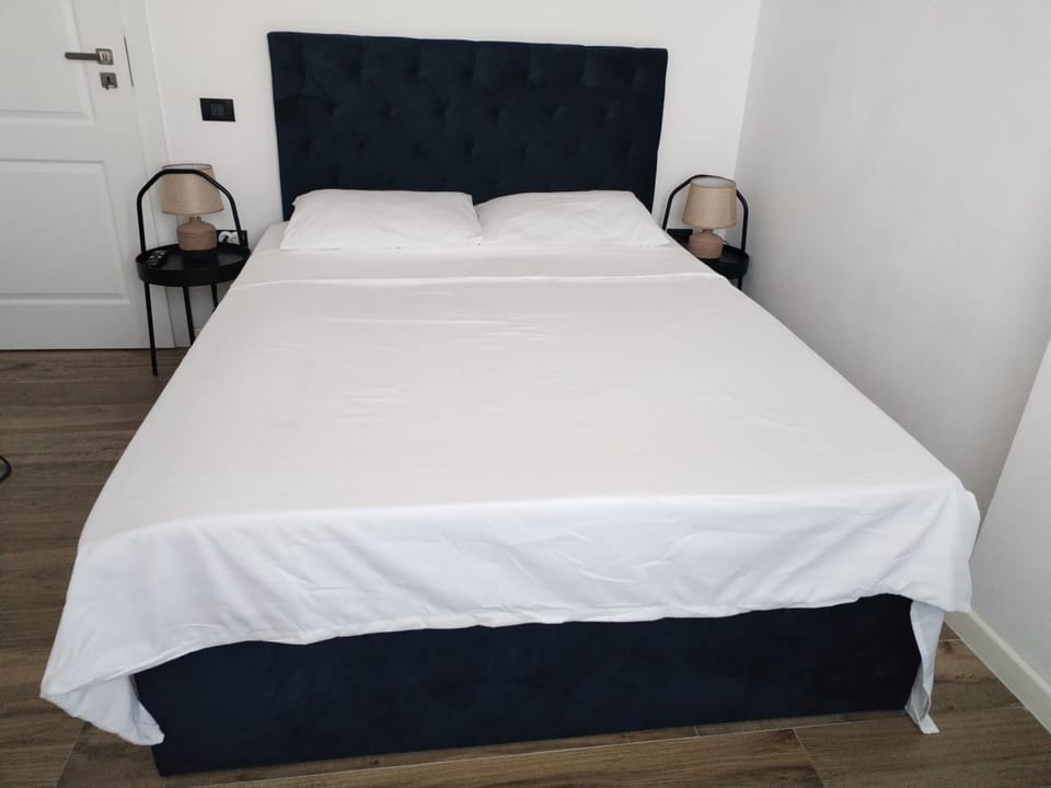 Premium Lakeside Apartament Building Stefan Apartment in Constanta