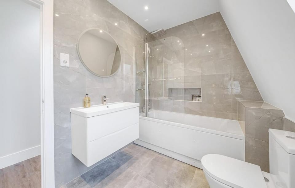 Spacious 2 bed Flat in Tooting near Northern Line Apartment in London