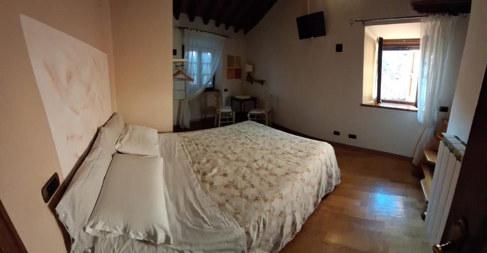 B&B QUIConti Bed and Breakfast in Province of Massa and Carrara