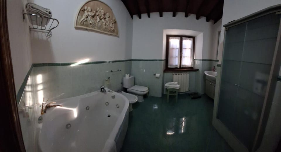 B&B QUIConti Bed and Breakfast in Province of Massa and Carrara