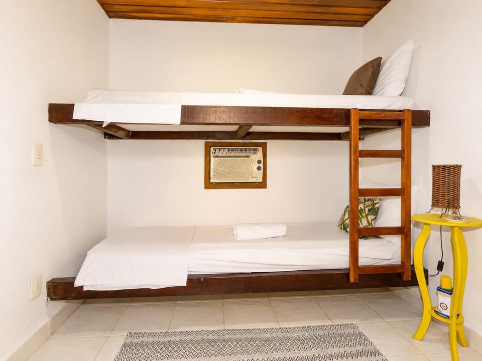 Bedroom, bunk bed