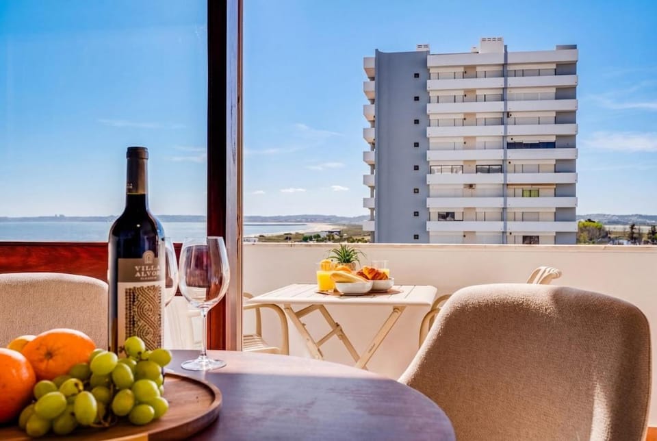 Communal lounge/ TV room, Sea view