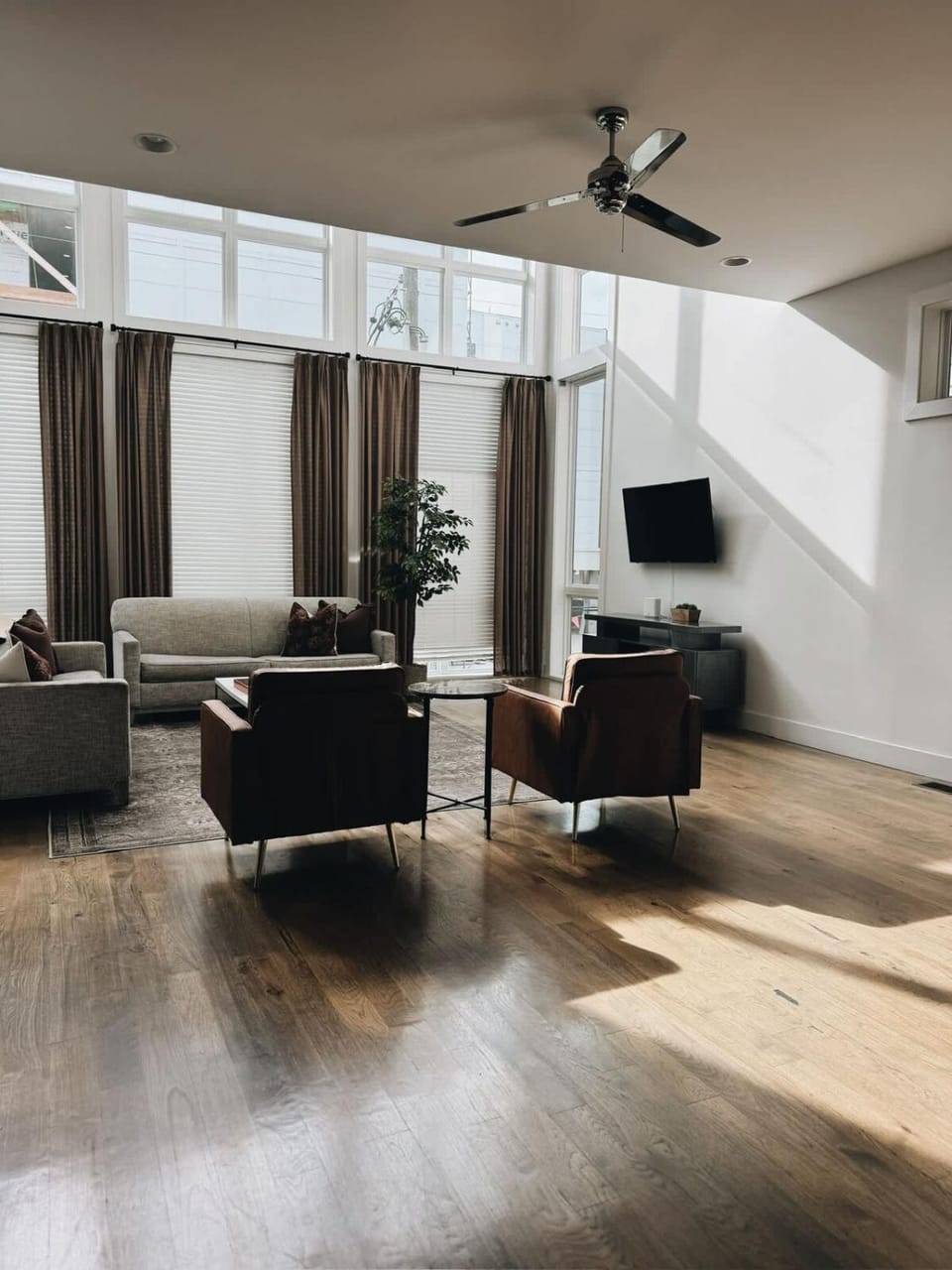 Fox n Fern Nashville - Rooftop Oasis with Fireplace - 4BR - Berry Hill, 12 South, The Gulch, Belmont House in Berry Hill