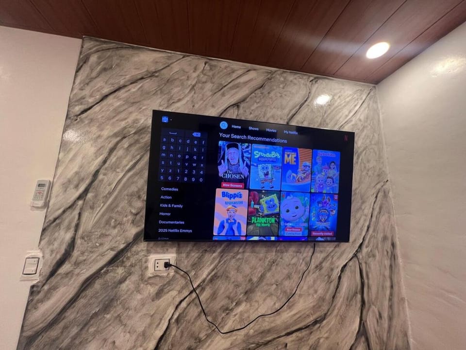 Gravins Place Free Parking Netflix Karaoke Wifi House in Bacoor