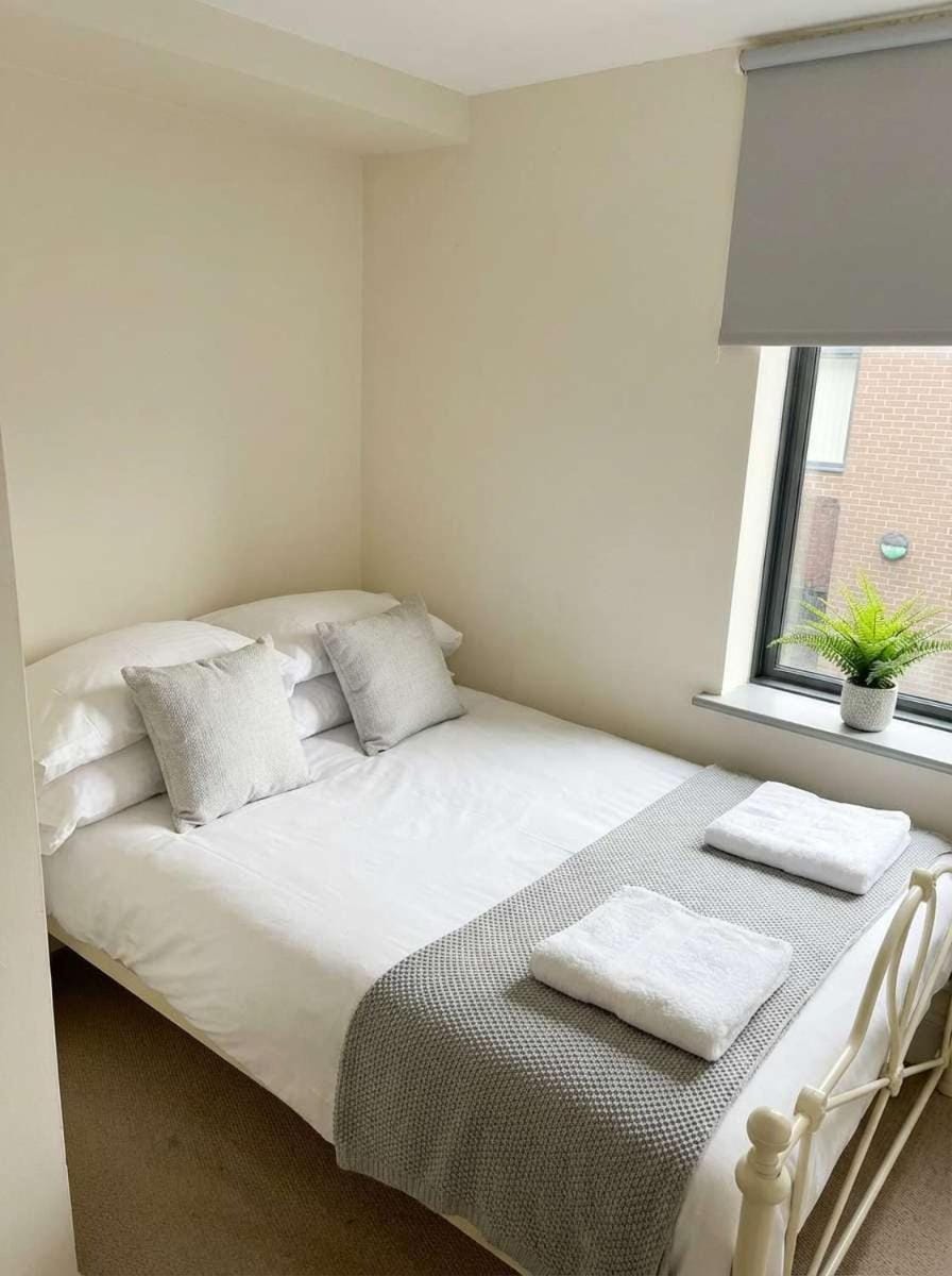 2 Private Rooms in Shared Apartment with Kitchen Apartment in Leeds