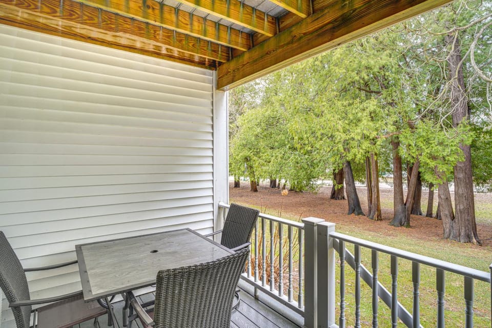 Walkable Lake Escape! Elkhart Lake Condo House in Elkhart Lake