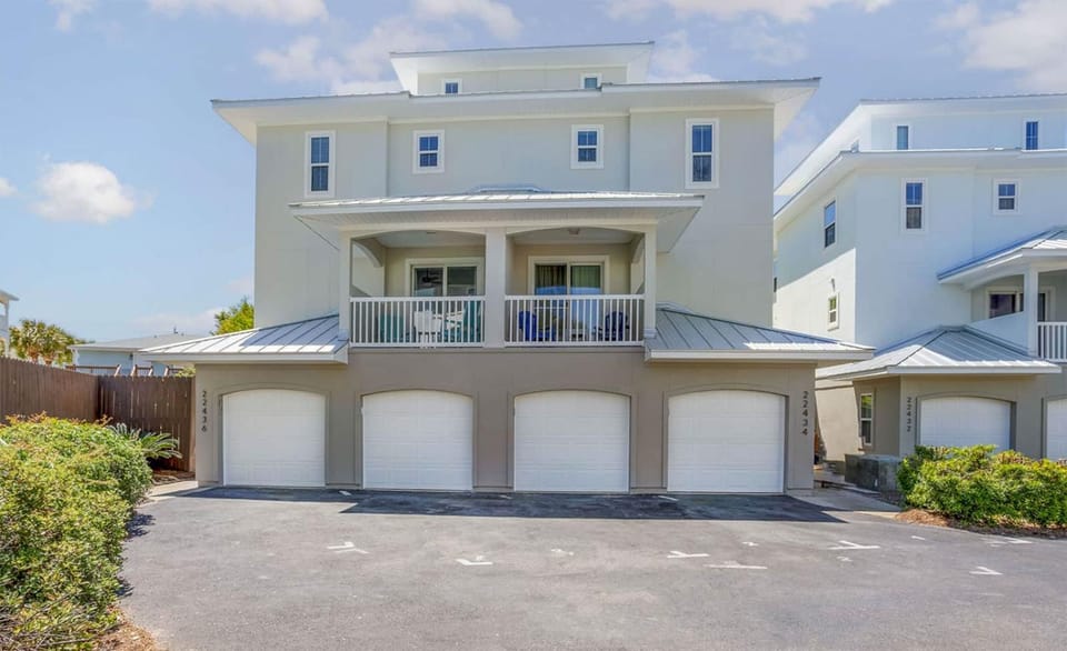 Entire Beach Home for Family Fun and R&R House in Sunnyside