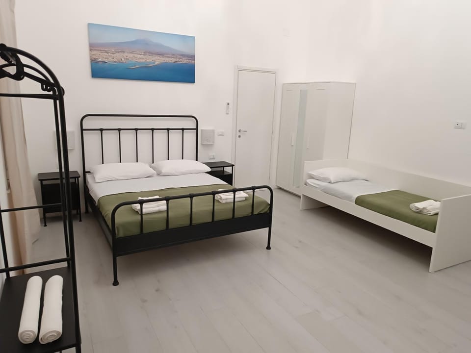 Bedroom, furniture, internet, towels, wardrobe