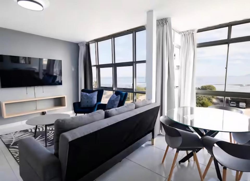 Oceanfront Elegance Apartment in Cape Town