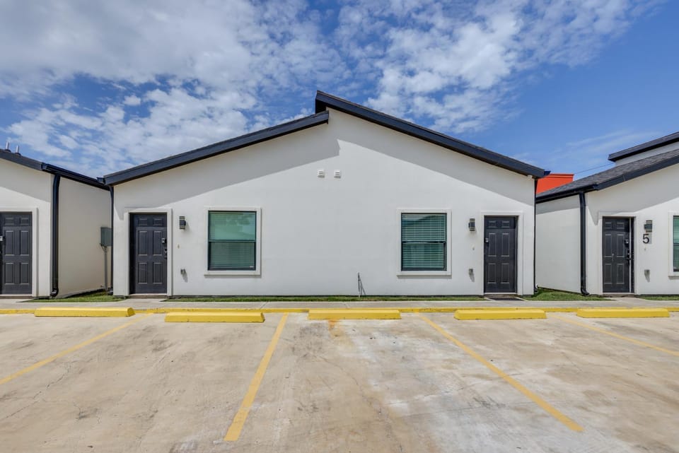 Surf, Swim, Stay! South Padre Studio Near Beach Apartment in South Padre Island