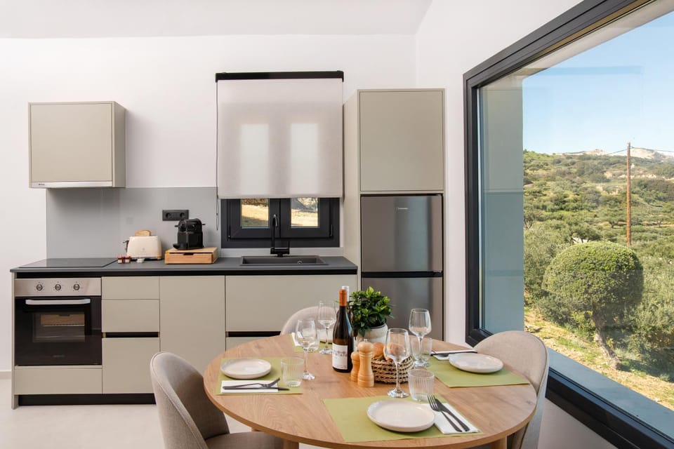 Natural landscape, Coffee/tea facilities, Kitchen or kitchenette, Dining area, Mountain view, stove
