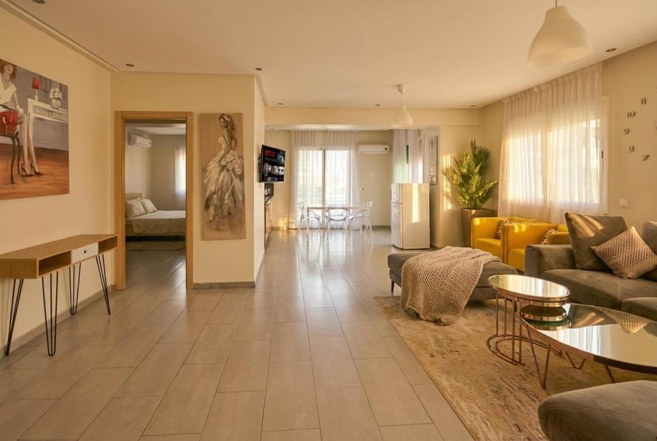 Cozy Central - Gym & Spa Services Apartment in Casablanca