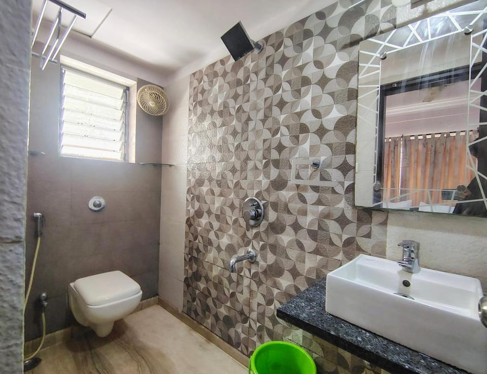 Shower, Bathroom, towels