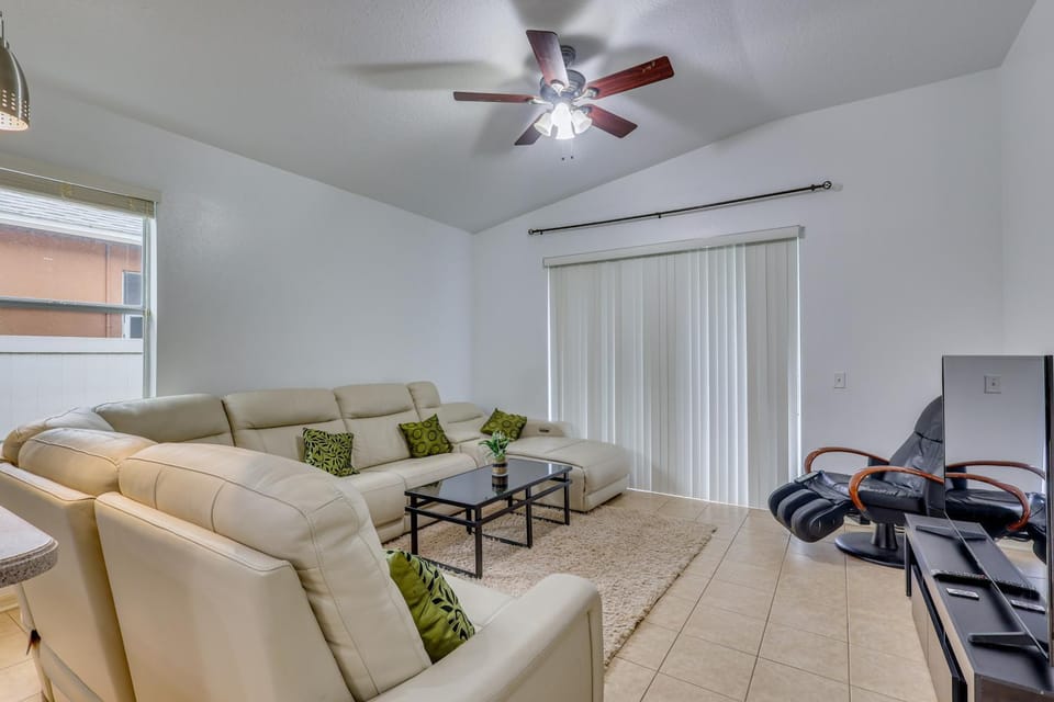 Family Home Near Downtown Tampa w/ Community Pool! House in Tampa