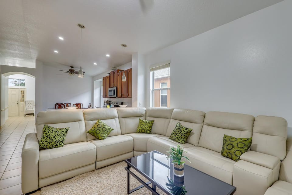 Family Home Near Downtown Tampa w/ Community Pool! House in Tampa