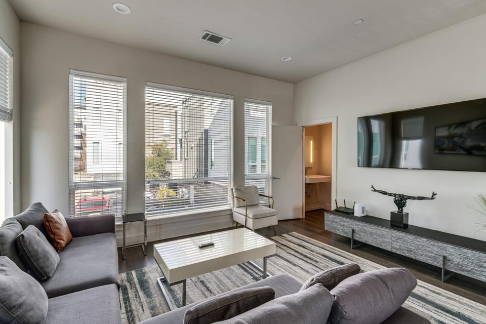 Work & Play! Gem w/ Fire Pit, 3 Mi to Dtwn Dallas House in Dallas
