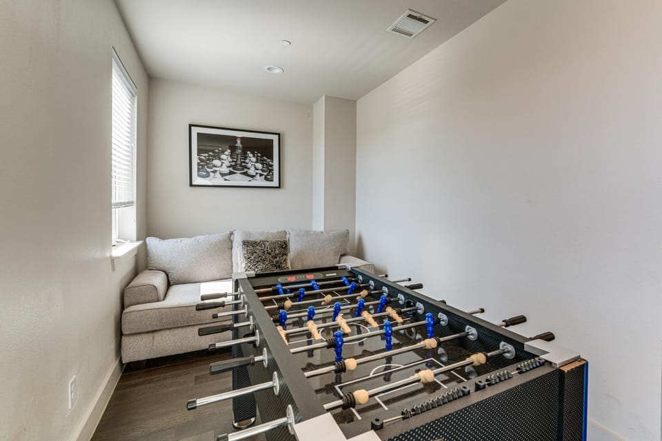 Work & Play! Gem w/ Fire Pit, 3 Mi to Dtwn Dallas House in Dallas