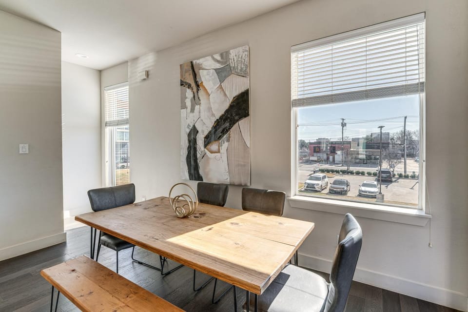Work & Play! Gem w/ Fire Pit, 3 Mi to Dtwn Dallas House in Dallas