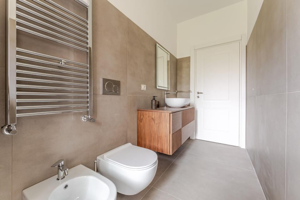 Shower, Toilet, Bathroom, bidet, towels