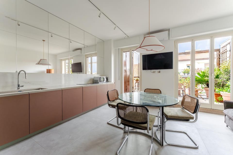 TV and multimedia, Kitchen or kitchenette, Living room, Seating area, Dining area, oven