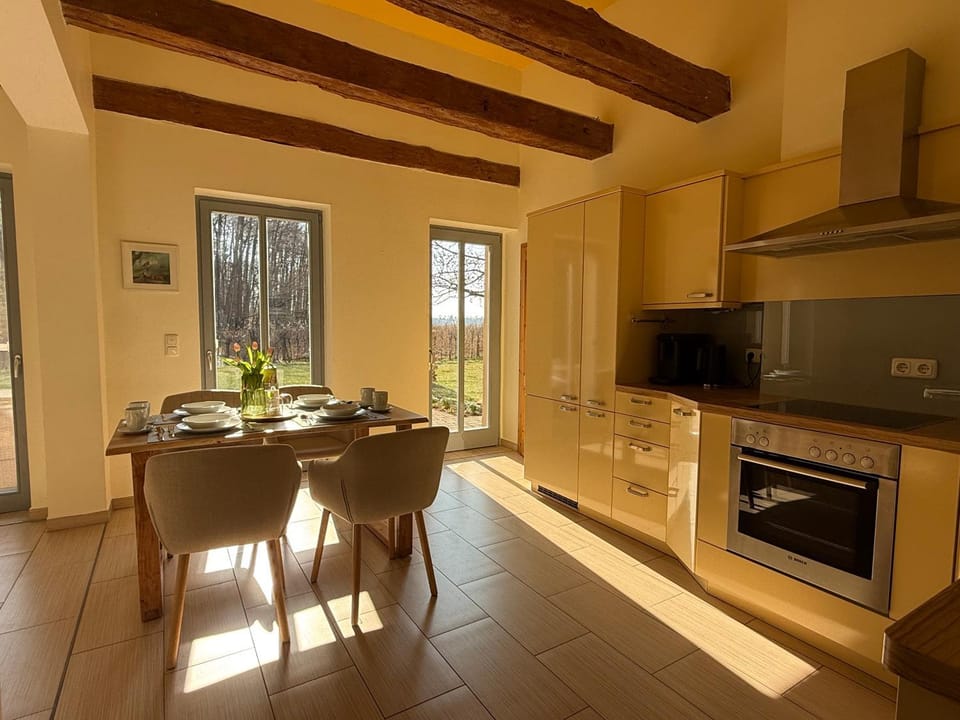 Kitchen or kitchenette, Dining area, pet friendly