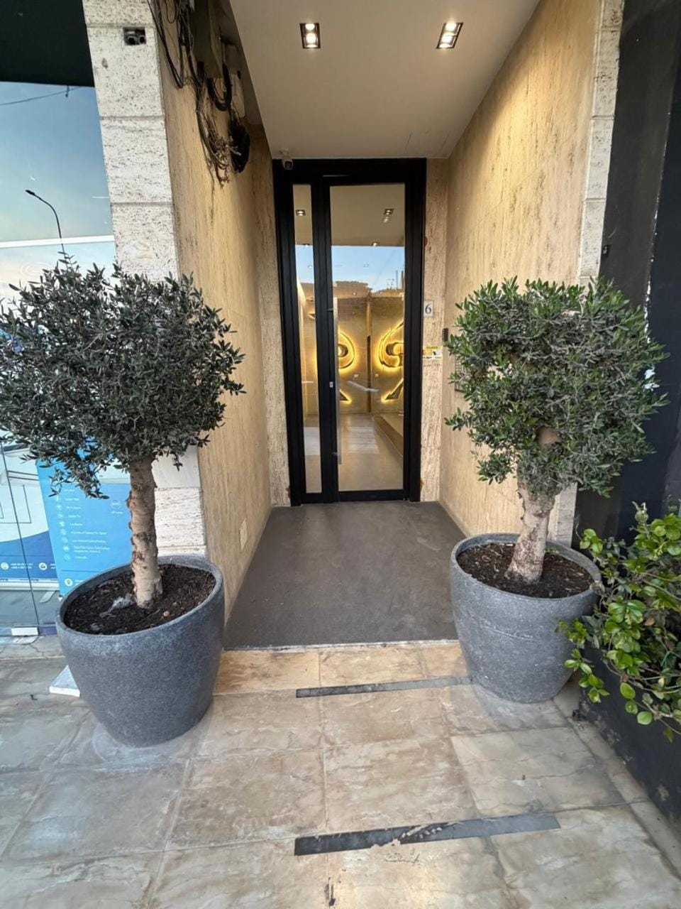 Facade/entrance