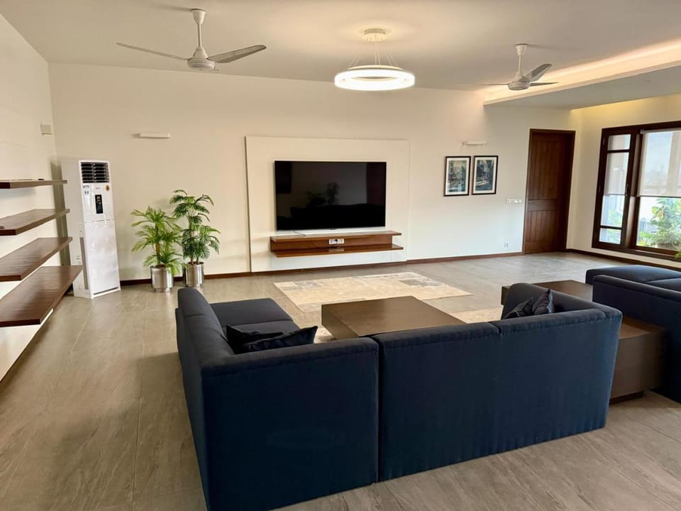 Communal lounge/ TV room, TV and multimedia, Living room, Seating area, Evening entertainment, fireplace