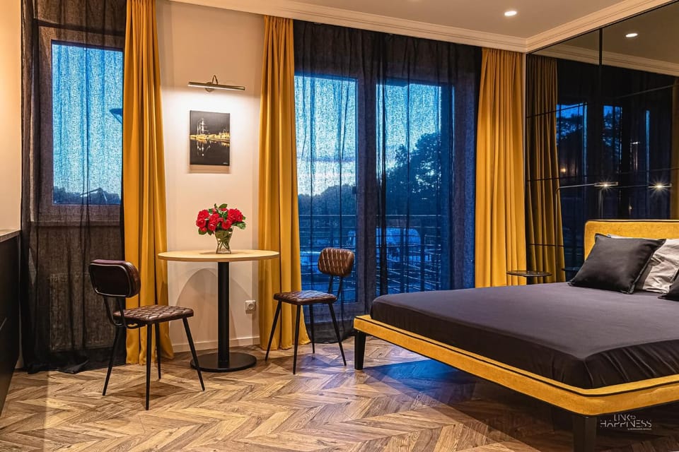 Bed, Living room, Seating area, Bedroom