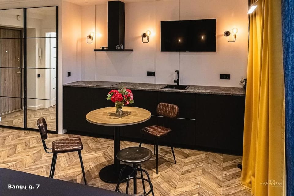 Kitchen or kitchenette, Seating area, Dining area