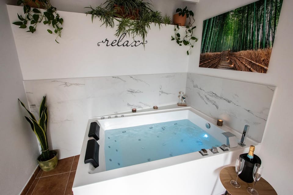 Hot Tub, Spa and wellness centre/facilities