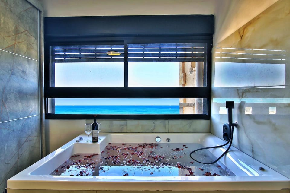 Hot Tub, Bath