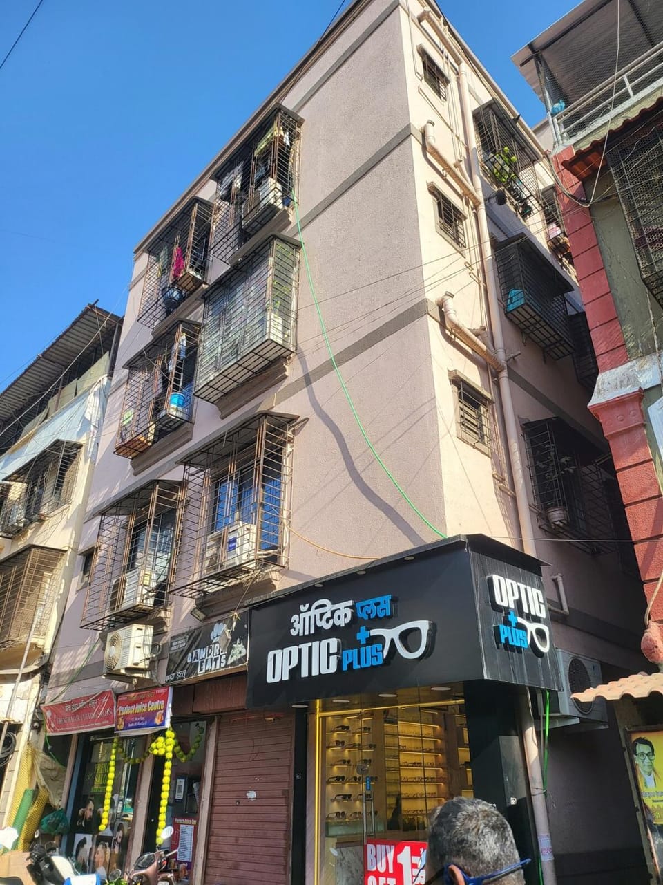 Amigo Cozy Studio Walk to cafe & Street Art Apartment in Mumbai