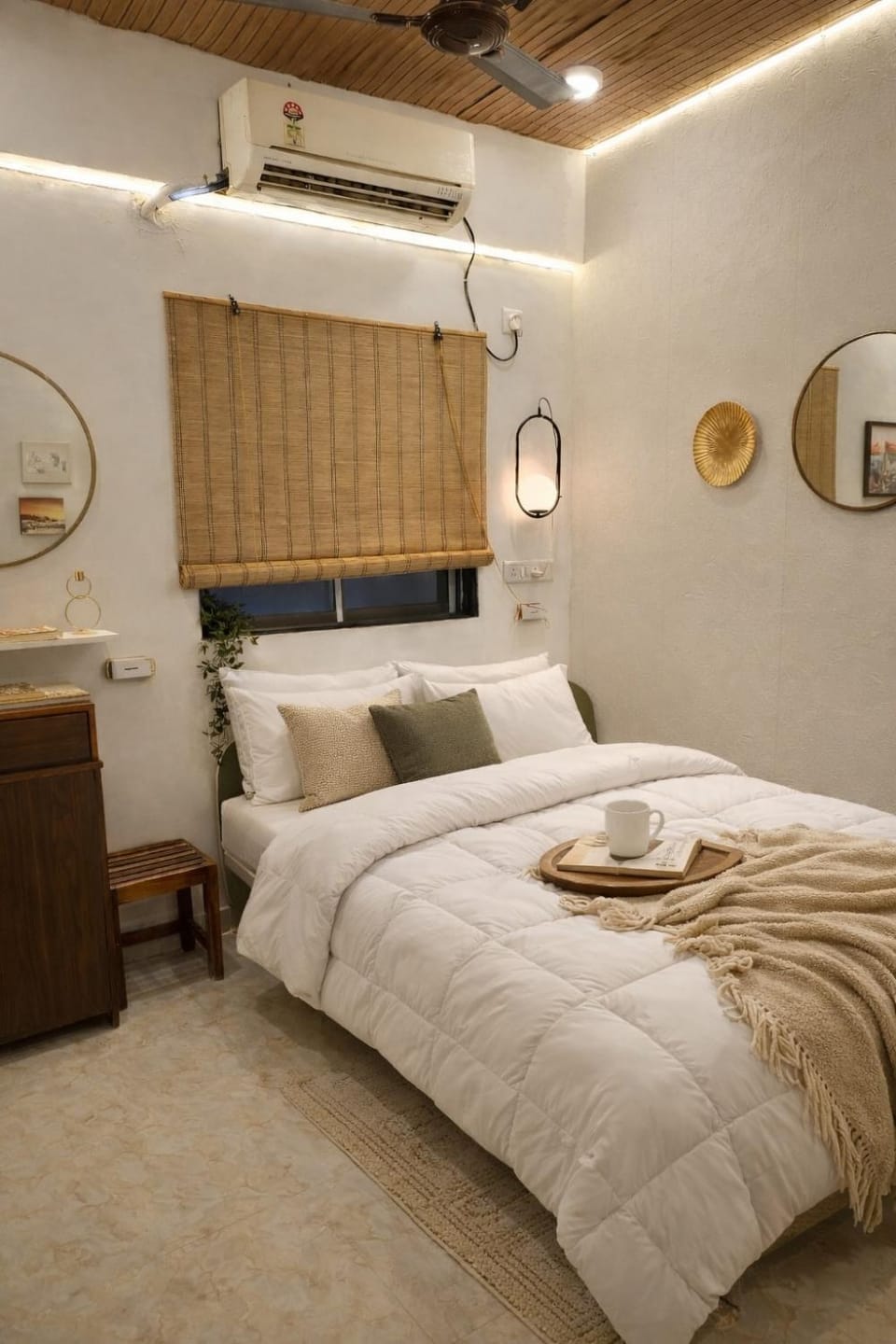Amigo Cozy Studio Walk to cafe & Street Art Apartment in Mumbai
