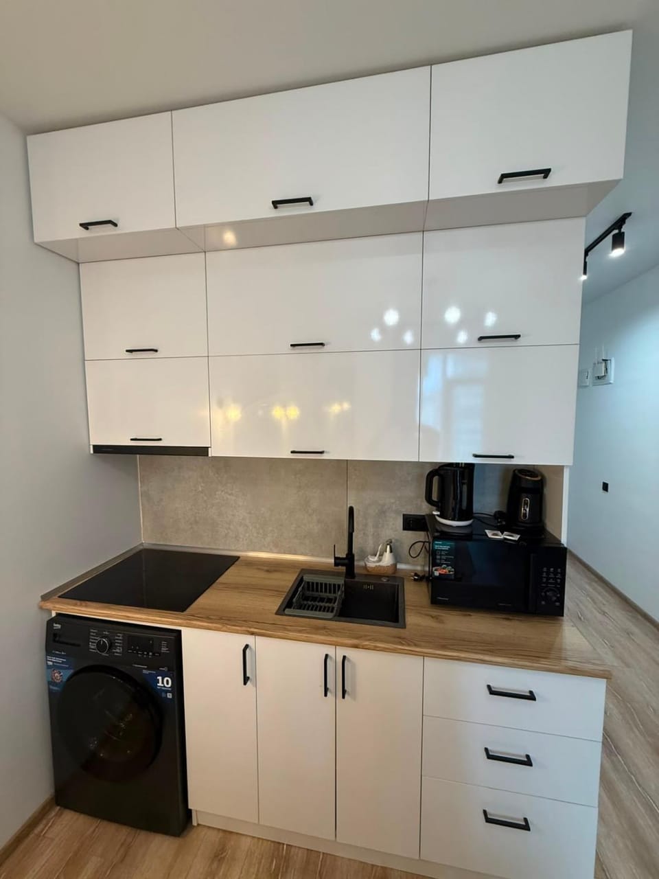 Coffee/tea facilities, washing machine, kitchen