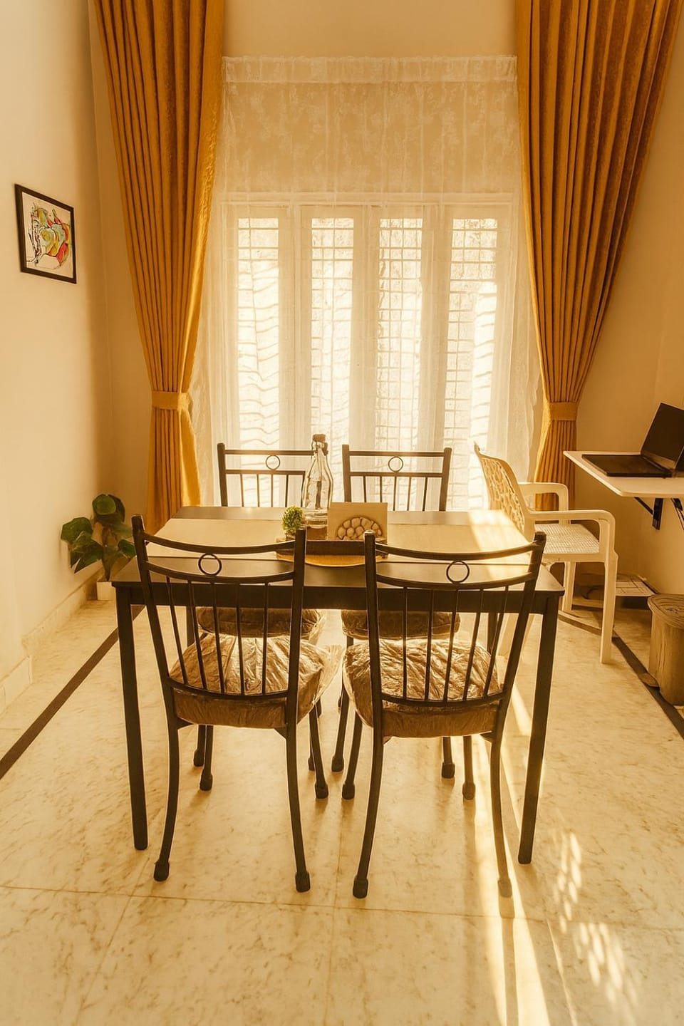 Living room, Seating area, Dining area, hair dresser