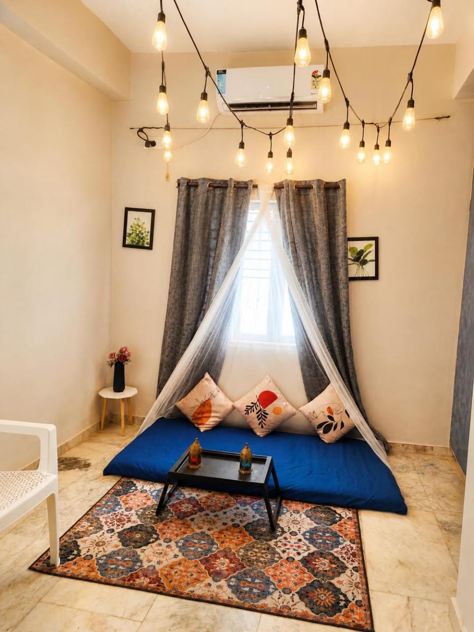 Bed, Living room, Photo of the whole room, Seating area, Bedroom