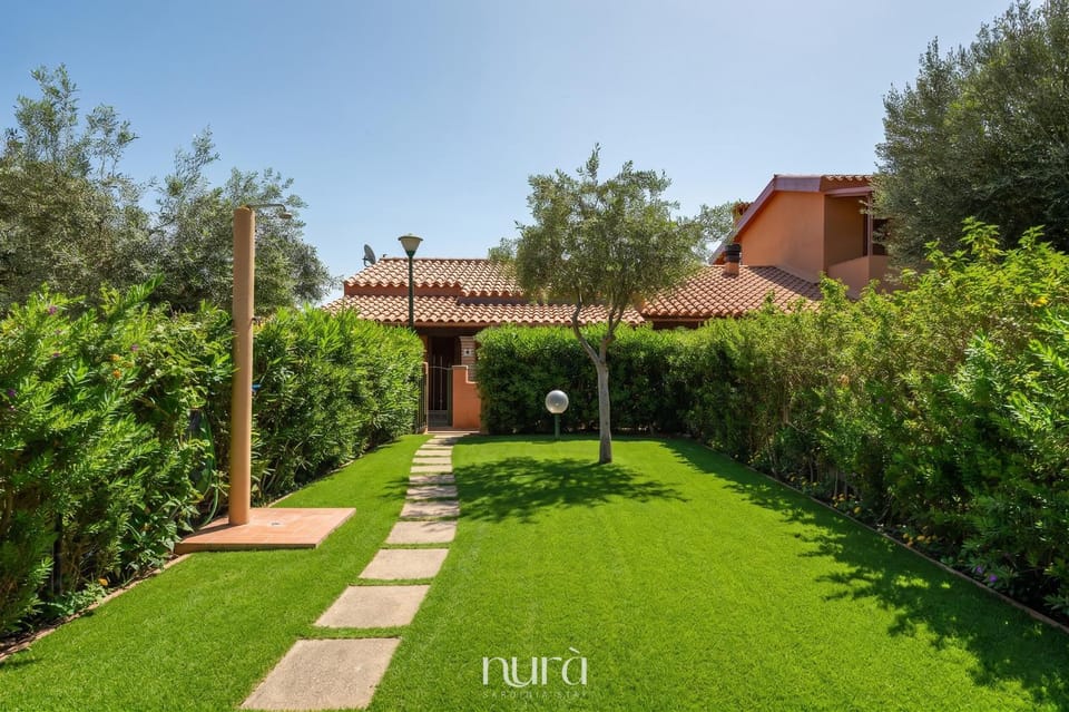 Property building, Spring, Day, Natural landscape, Garden, Garden view