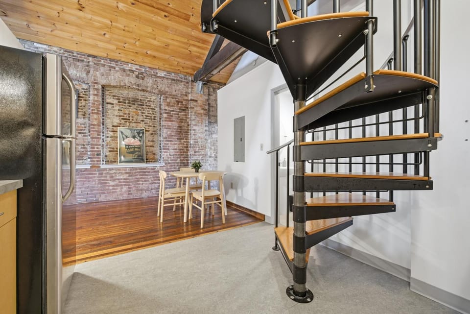 Gorgeous downtown apartment with loft Apartment in Hartford