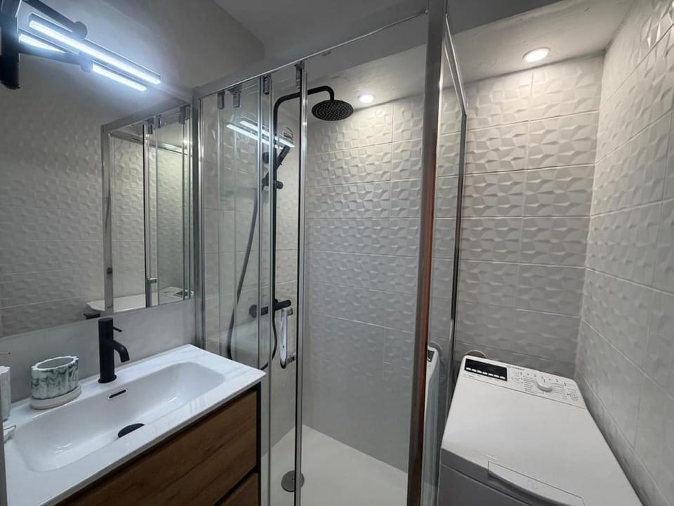 joli T2 proche du centre, en rez-de-chaussée pour 4 à 5 personnes, terrasse, Wi-Fi, parking Apartment in Saint-Lary-Soulan