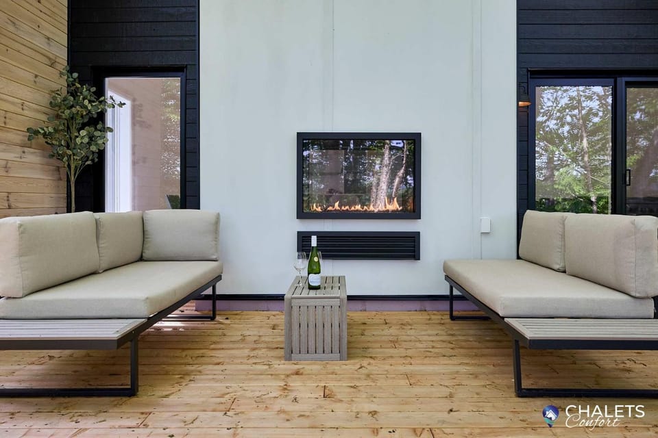 Chalet Altitude Riverfront Pet-Friendly Chalet in Quebec
